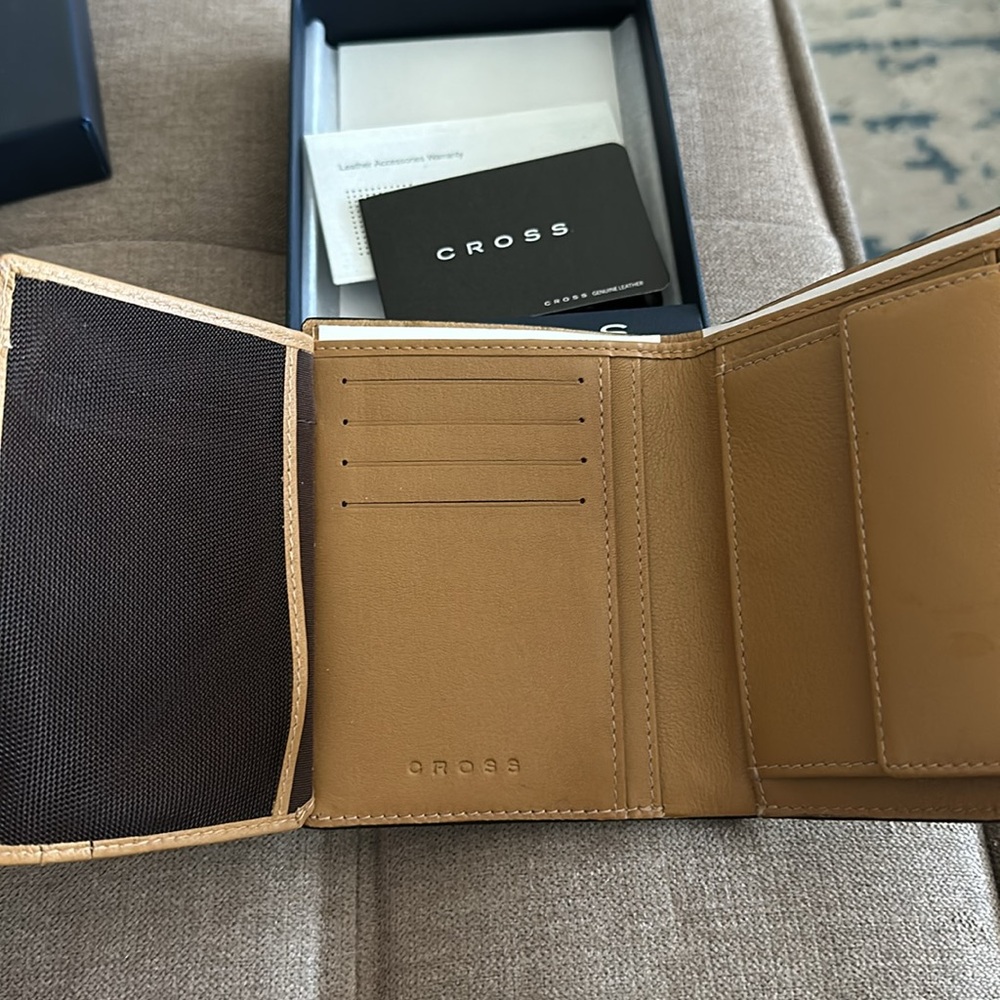 Cross Leather North Bi-Fold Wallet - Picture 4 of 8